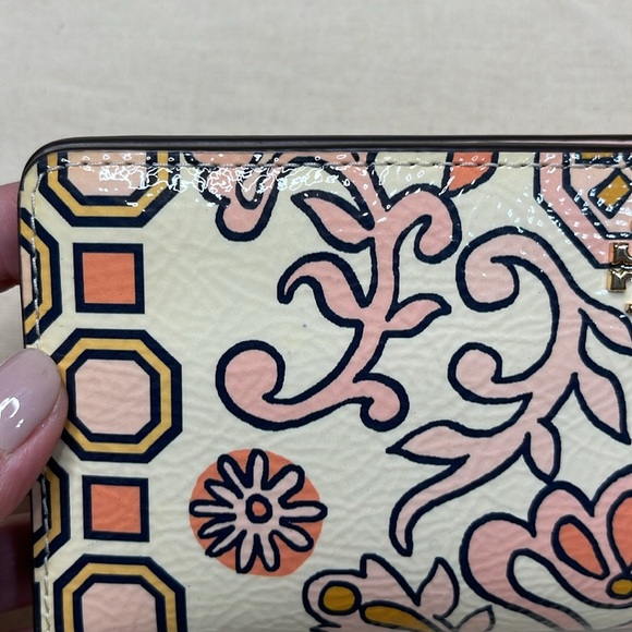 Tory Burch Hicks Garden collection cosmetic bag & continental wallet combo - Picture 15 of 17